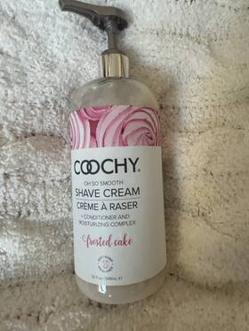 Coochy Coo1003-32 Anti Bump Rash Free Shave Cream Frosted Cake Scent 32 Oz Slightly Used