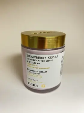 Truly 810115924258 Strawberry Kisses Vegan Plumping After Shave Body Cream With Shea Butter