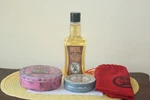 Reuzel Men Set : Daily Shampoo Shave Cream Hollands Finest Candle Pouch New. Price: $25.00.